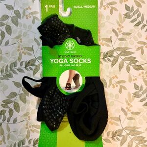 Gaiam Grippy Studio Yoga Socks